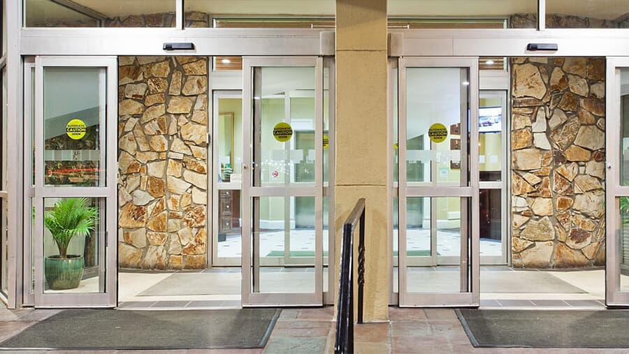 Insulated glass automatic commercial sliding door