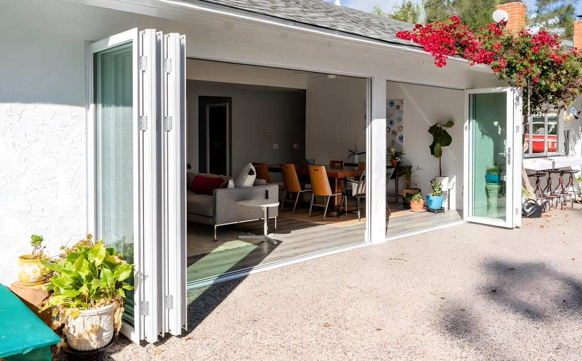 Closed Folding Glass Door System Serving as a Soundproof Transparent Interior Partition