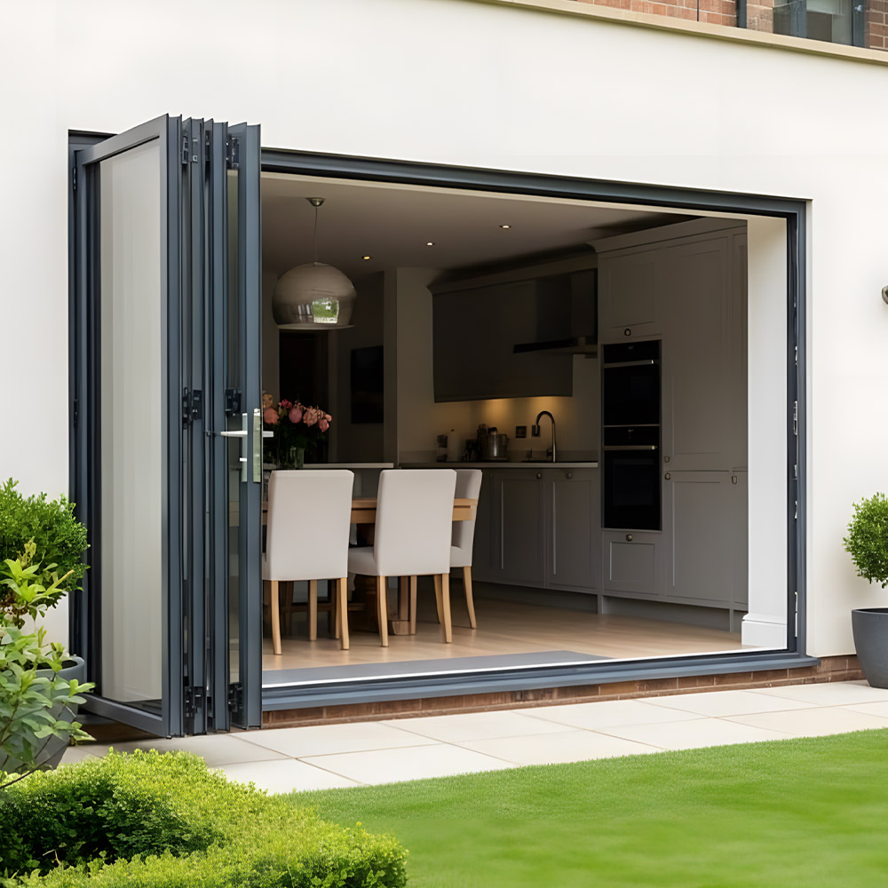 ¿Por qué las puertas plegables de aluminio arquitectónico son la solución definitiva para villas de lujo y espacios comerciales?