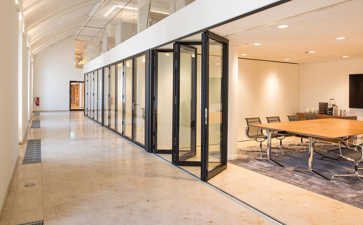 Closed Folding Door System Serving as a Soundproof Transparent Interior Partition