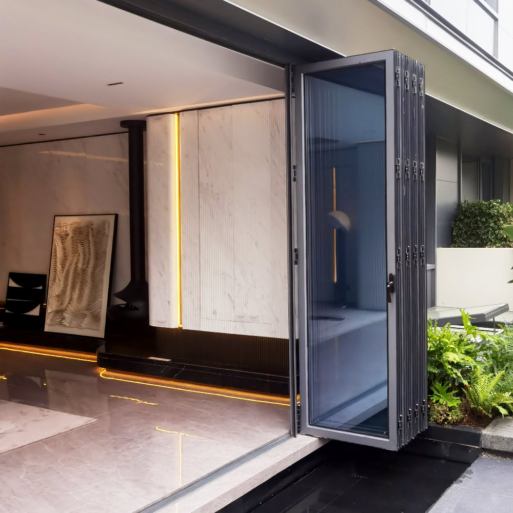 Diseño de espacios sin límites: una guía arquitectónica B2B para sistemas de puertas plegables.